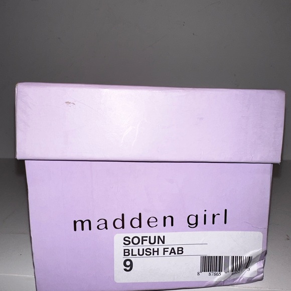 Sandals - Picture 2 of 2